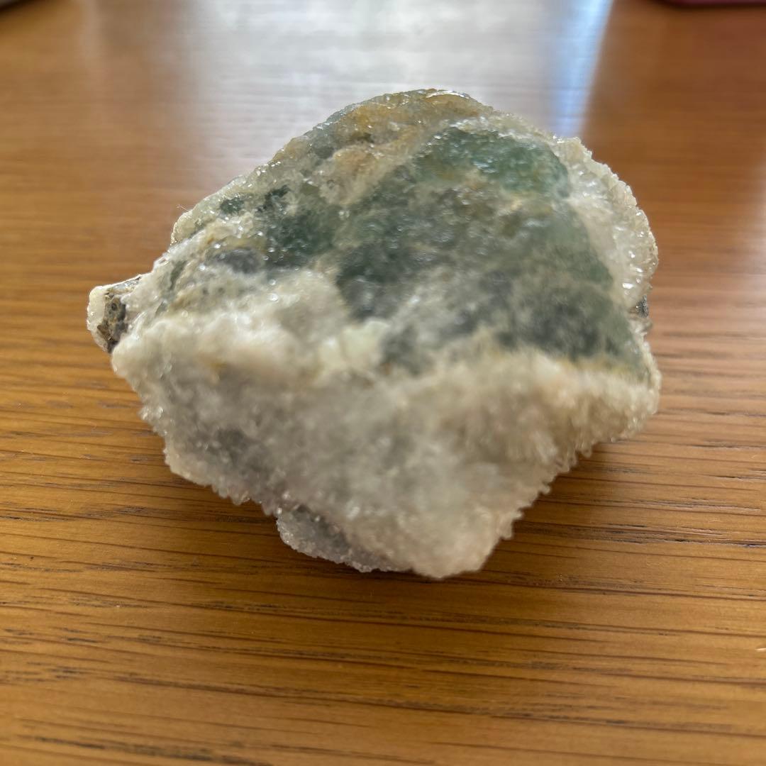 蛍石　福島県蛍鉱山　水晶付き　国産　原石