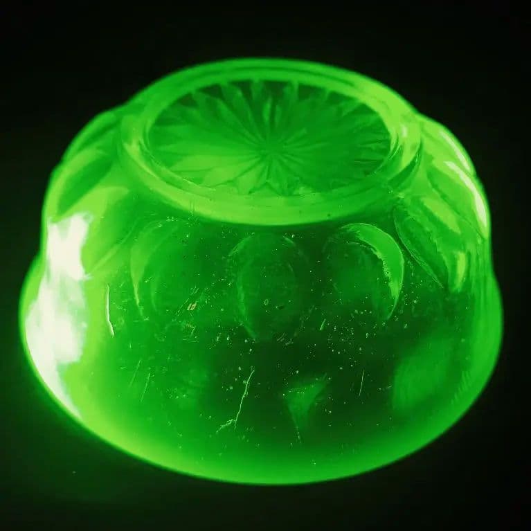 【希少】ウランガラス　乳白色　ガラスボウル　3枚　明治ガラス　大正ガラス