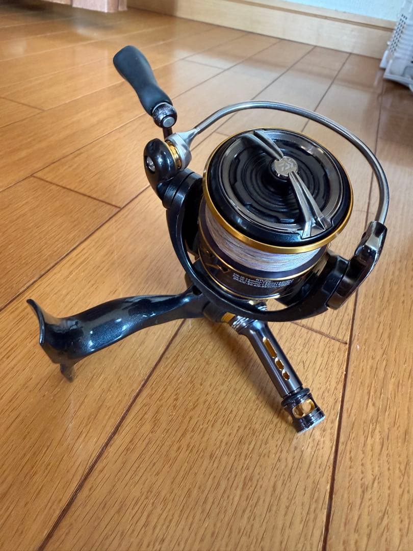 CALDIA FC 2500s スピニングリール ブラック/ゴールド