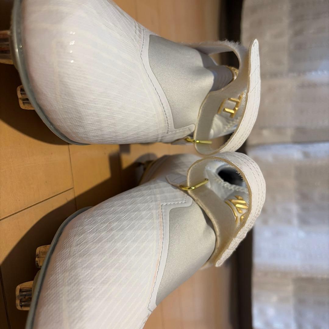 ZETTホワイト スパイクシューズ