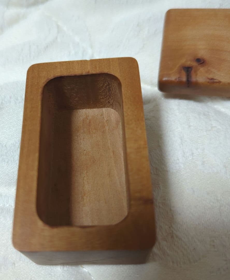 梨の木 小箱 / 蓋付き 木箱 小物入れ アート ギャラリー