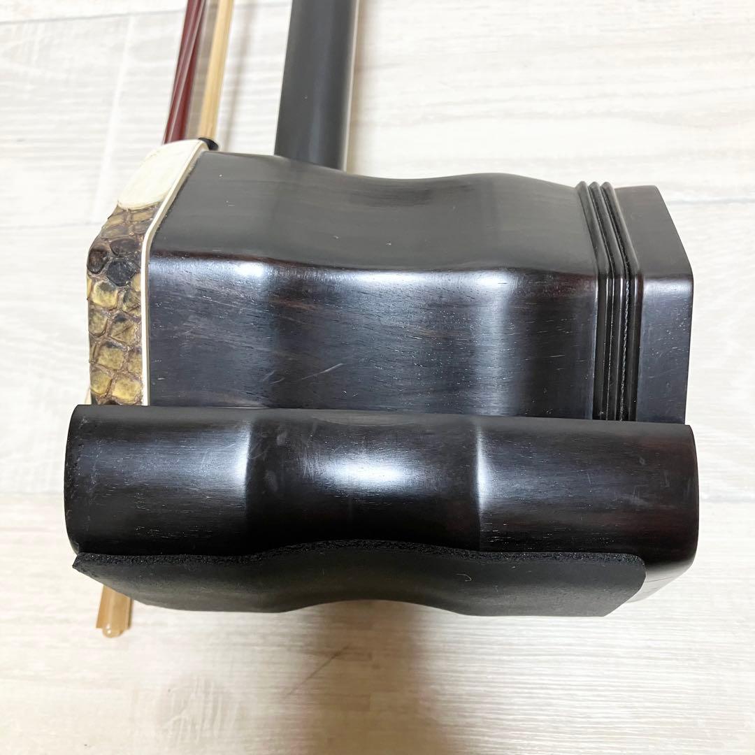 蛇皮　本革　高級 二胡 中国 弦楽器 彫刻 民族楽器 ケース付き　付属品多数