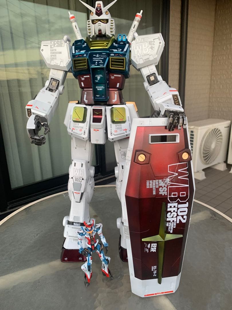 メガサイズ、1/35 ガンダム RX-78-2 海外製（方大競）全塗装。出品。
