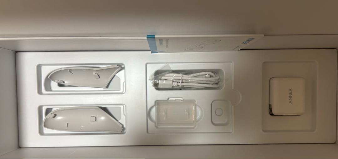 その他  Quest 2 64GB & Anker Charging Dock