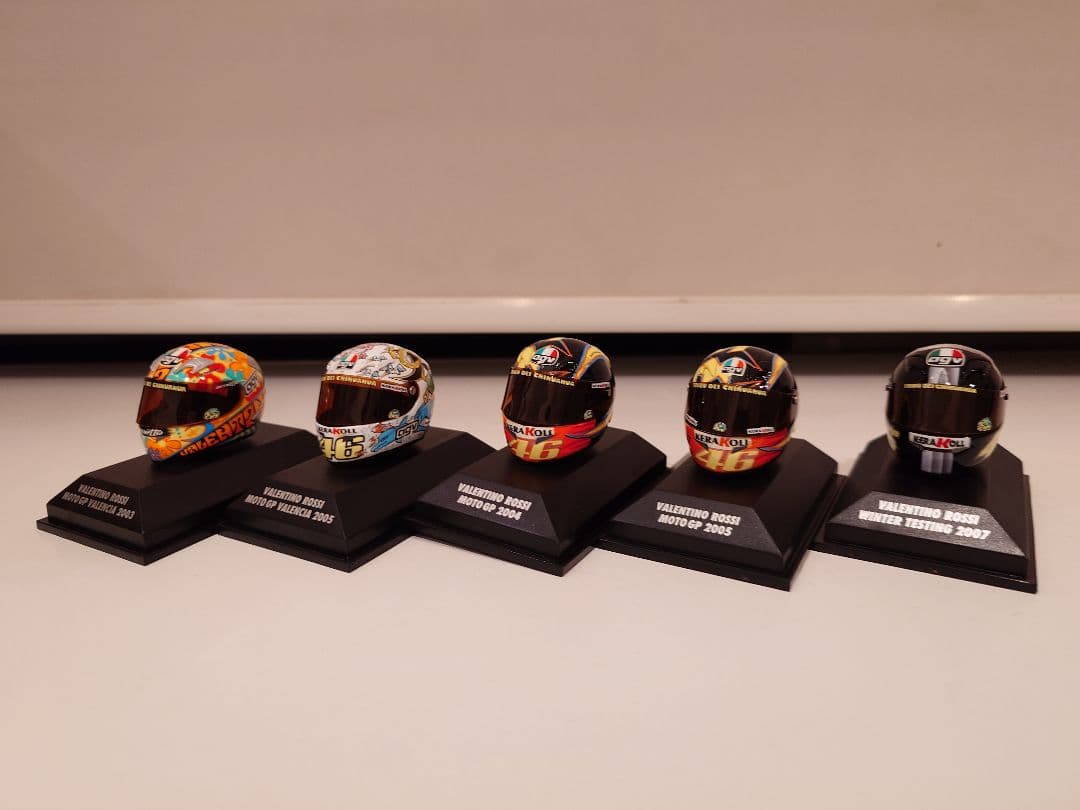 PMA ミニチャンプス 1/8 バレンティーノ・ロッシ ヘルメットコレクション