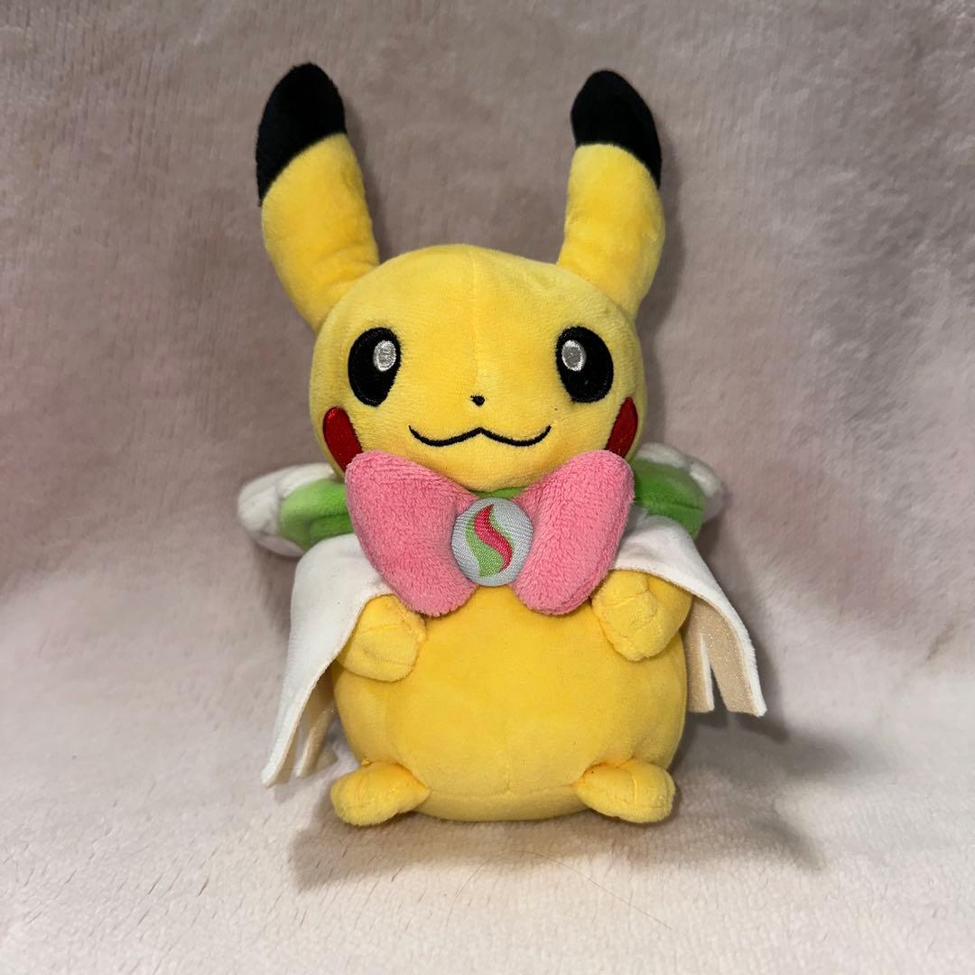 ポケモンセンター限定 メガサーナイトのポンチョを着たピカチュウ
