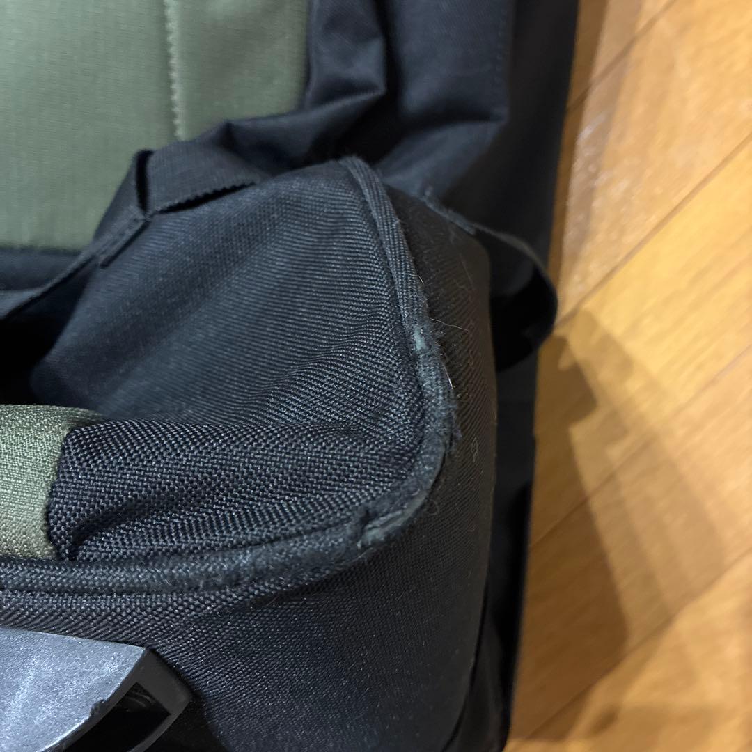 F2 スキー、スノーボード遠征用バッグ　ブラック・オリーブグリーン