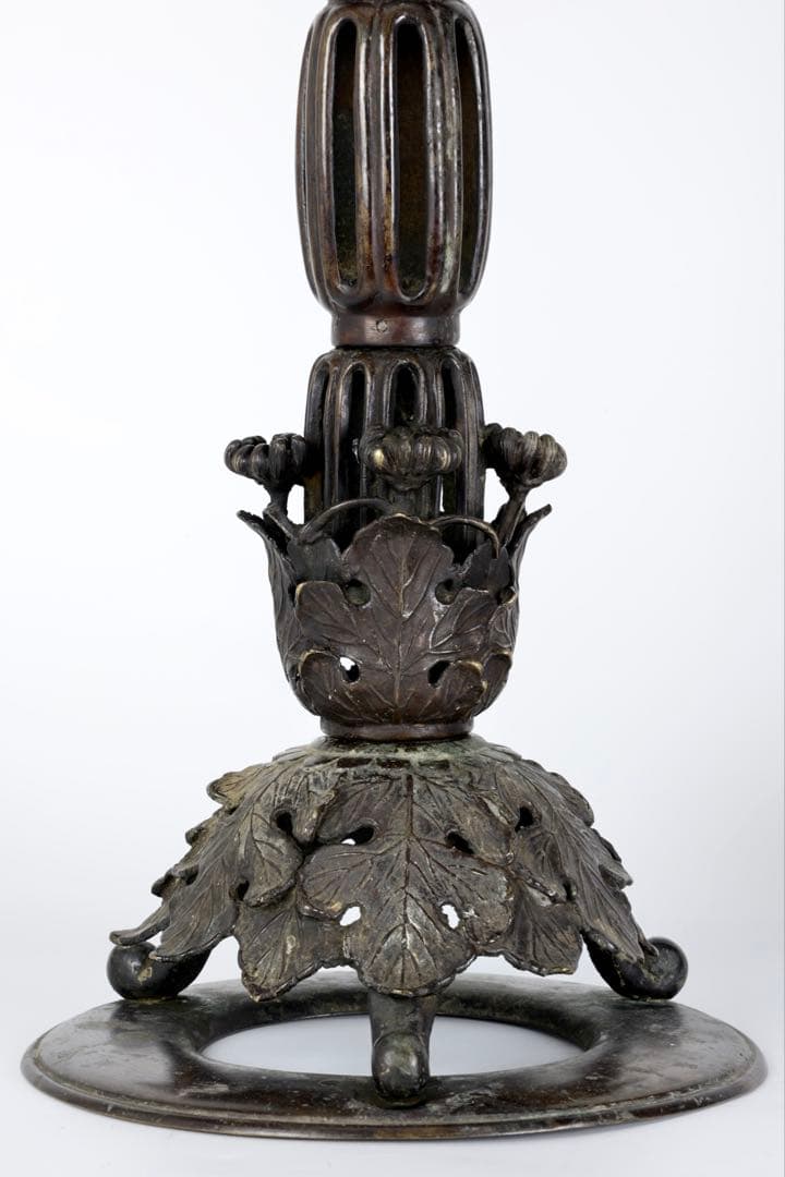 【大型燭台一対】透彫菊花文 細密彫刻 蝋燭立 仏教美術 仏壇 仏具 骨董 古美術