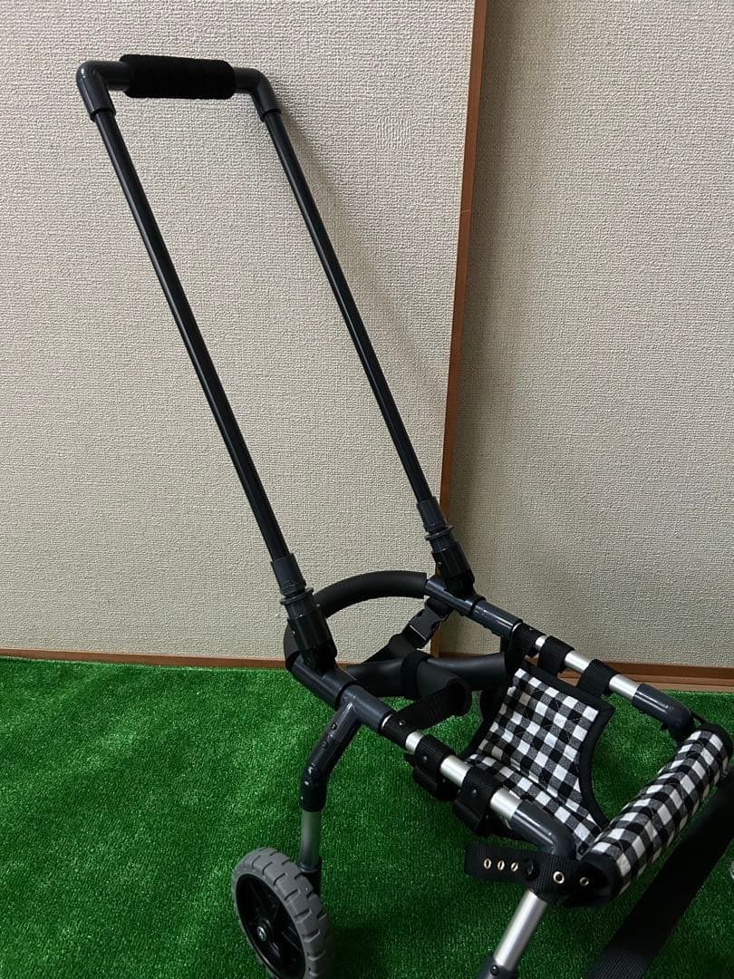 小型犬4輪歩行器　犬用車椅子　介護用　顎のせ枕付き　手押し棒　グル活棒