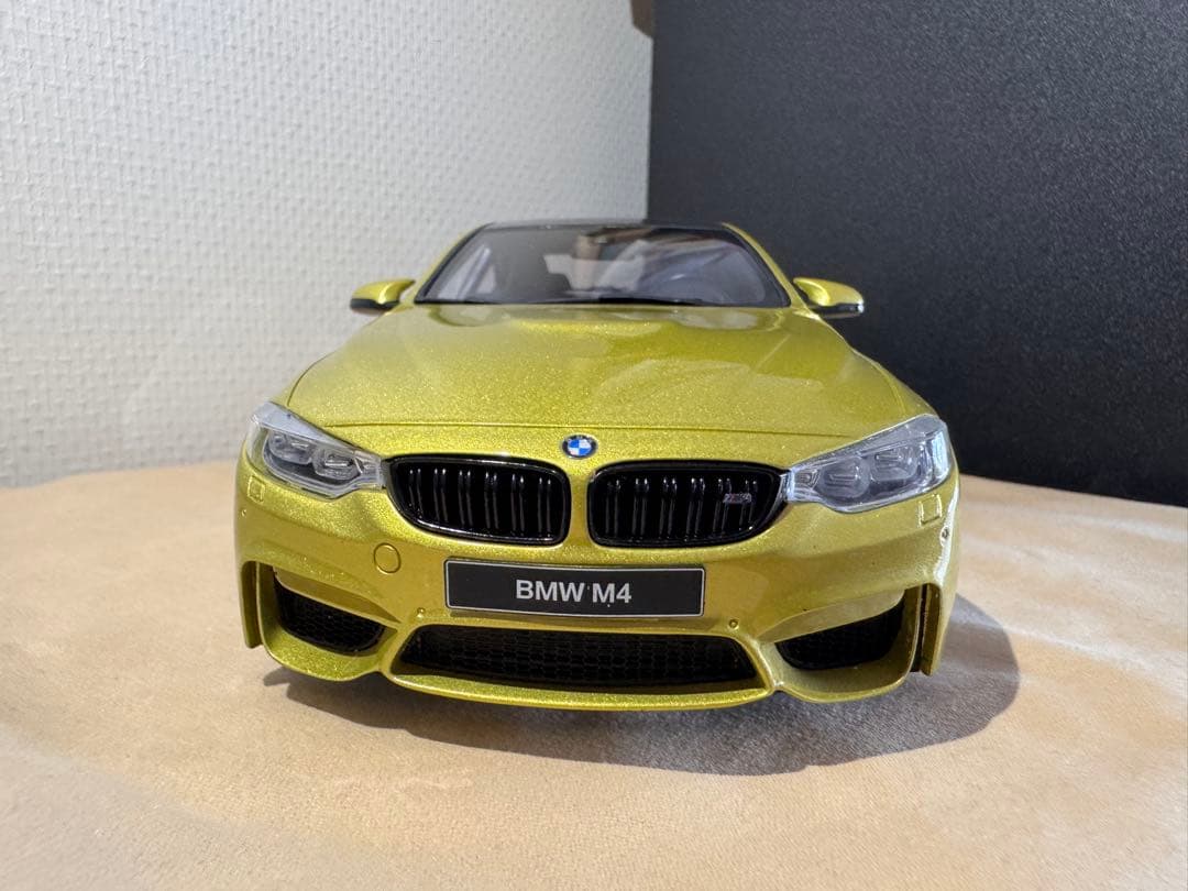  M4 ミニカー イエロー1/18