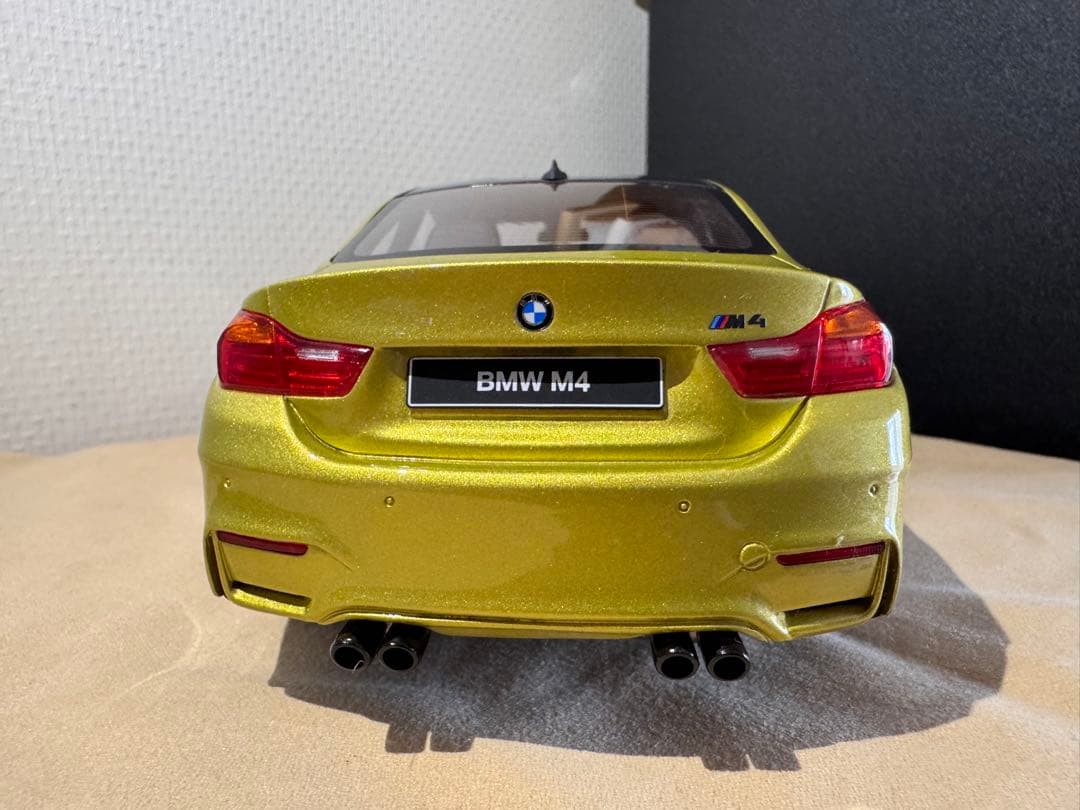  M4 ミニカー イエロー1/18