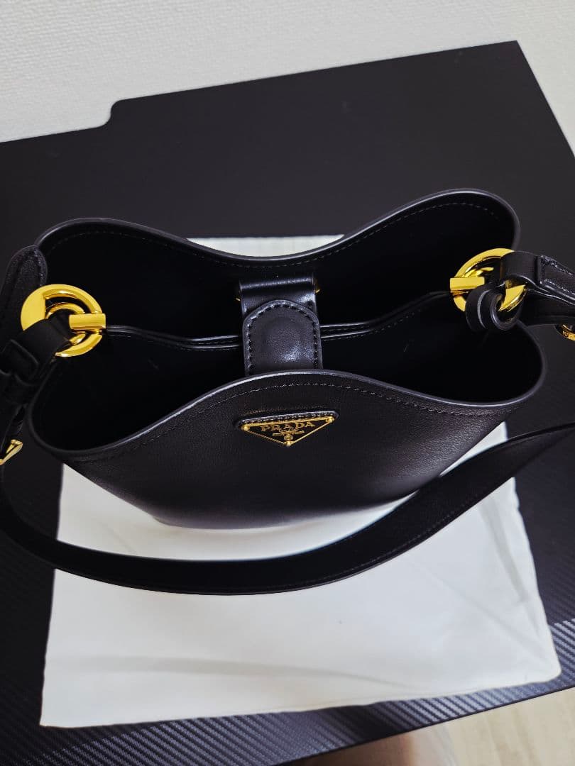 レザーブラック　ショルダーバッグ