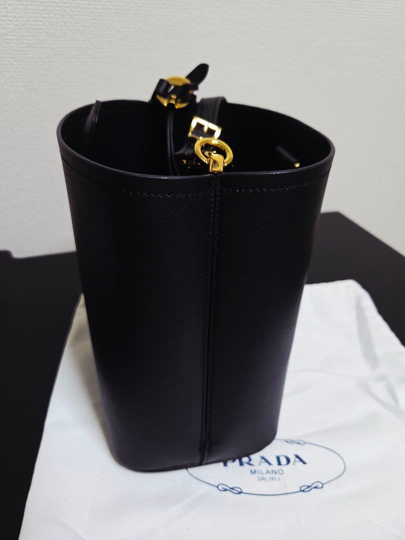 レザーブラック　ショルダーバッグ