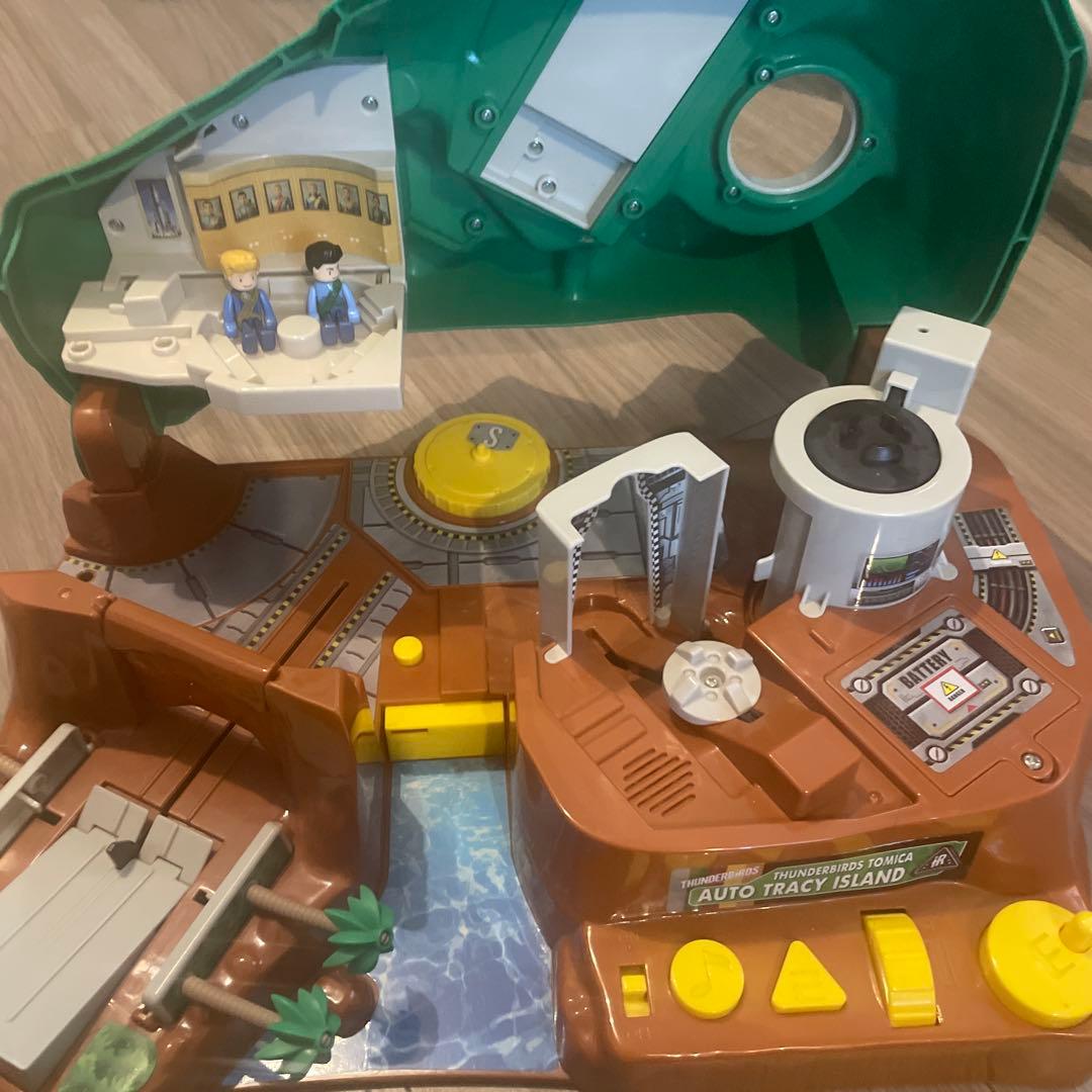 サンダーバード トミカオートトレーシーアイランドセット