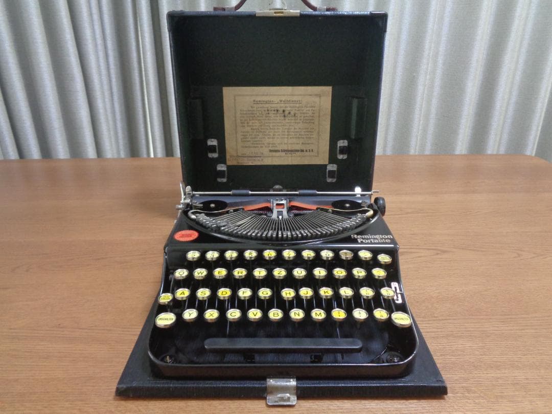実働品　Remington Portableレミントンタイプライター ドイツ仕様