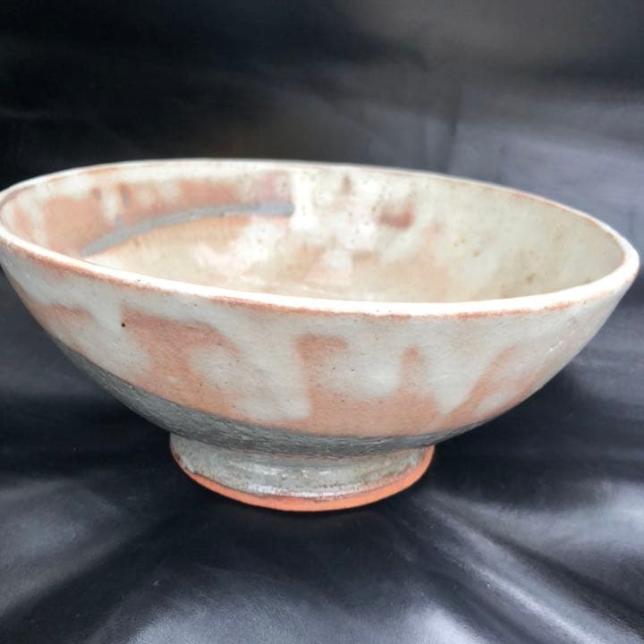 遺品整理◼️蔵から出てきた謎のかなり大きな器、サイズ的に抹茶茶碗では無さそうです。