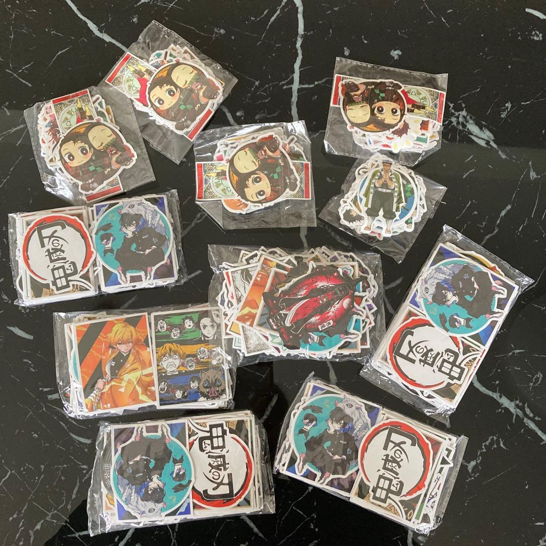 鬼滅の刃 きめつ セット　ポーチ マスク お守り キーホルダー シール 他