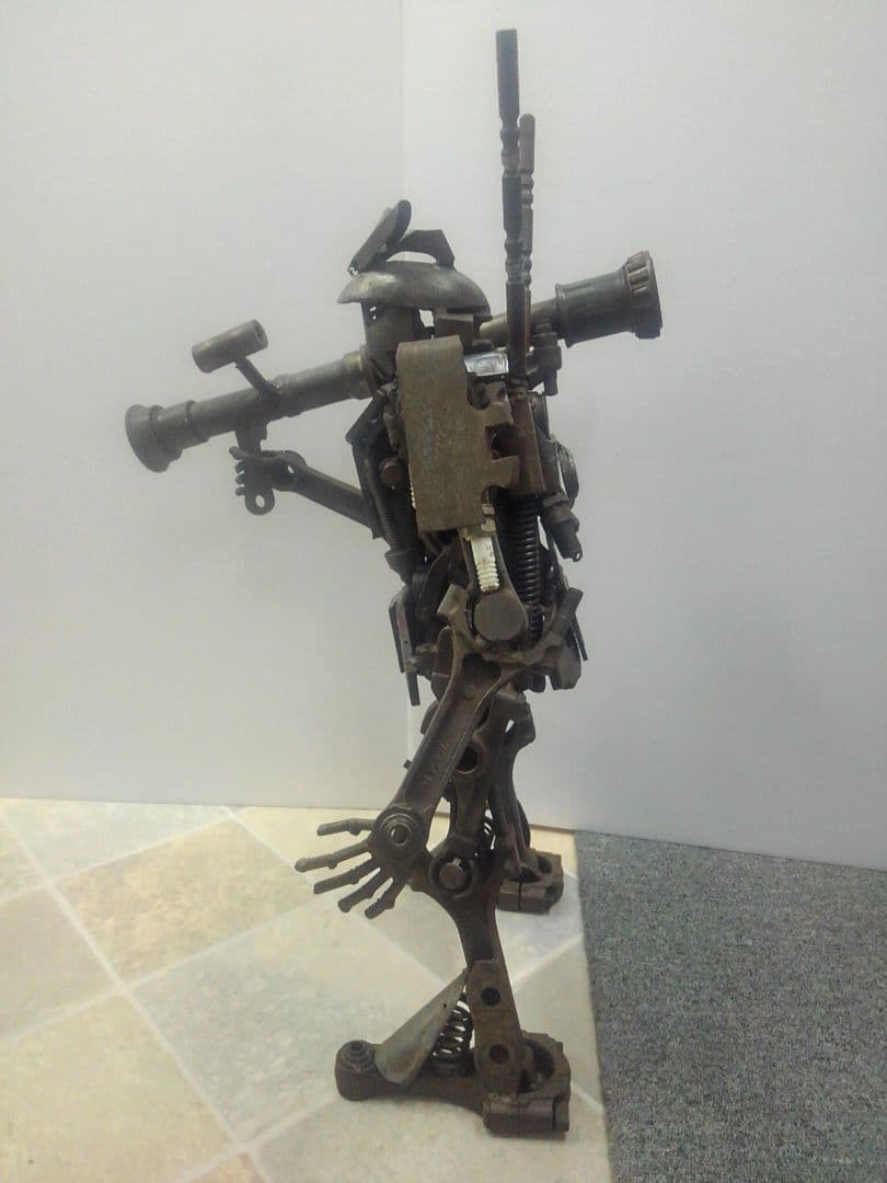 手作り　鉄製ロボット　ガンダム風