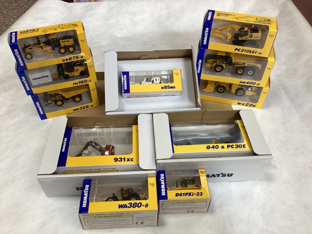 コマツ株主優待品　水中施工ロボット含め　全12シリーズ