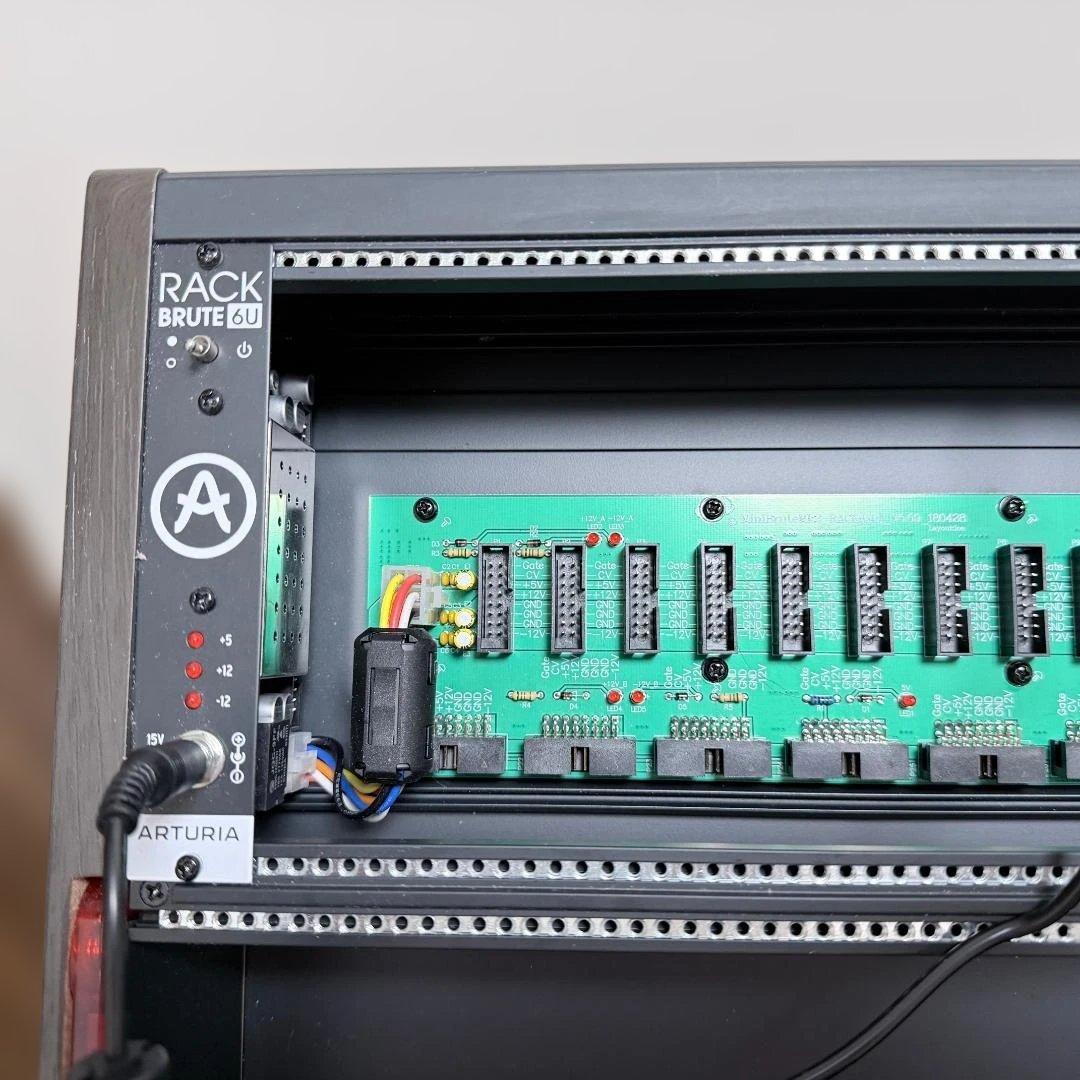 Arturia RackBrute 6U Eurorackケース