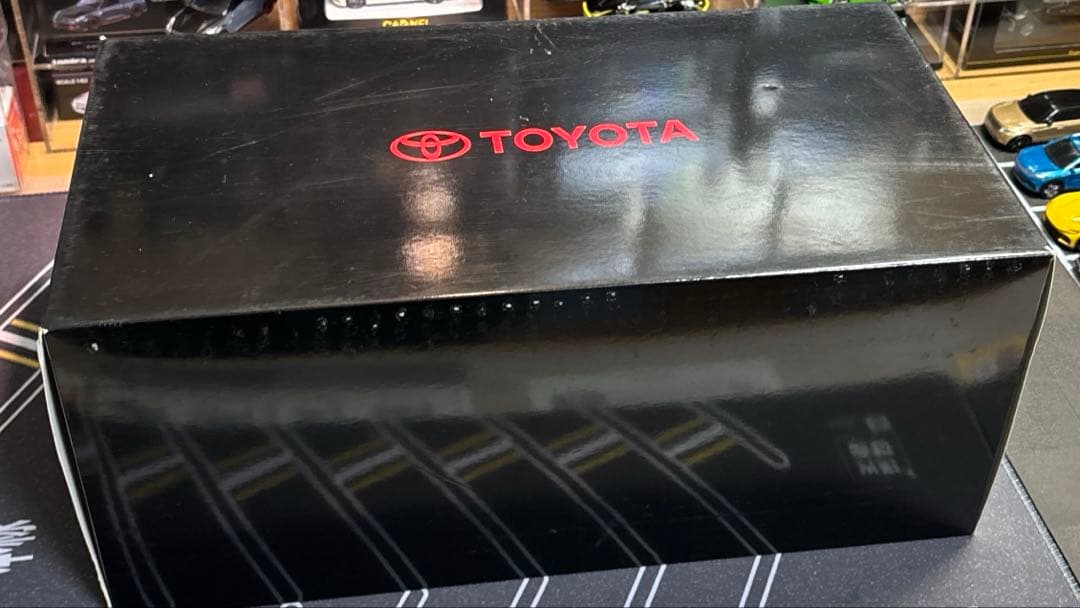 1/18 トヨタ ハリアー スティールブロンドメタリック フル開閉モデル