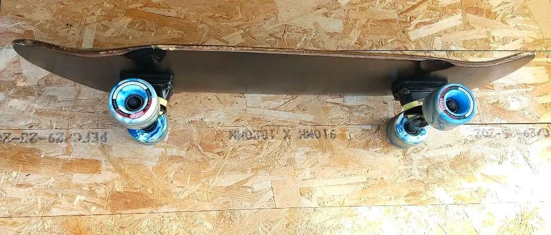 スケボー クルーザー Fifty Tracksトラック & Hawgs 63mm