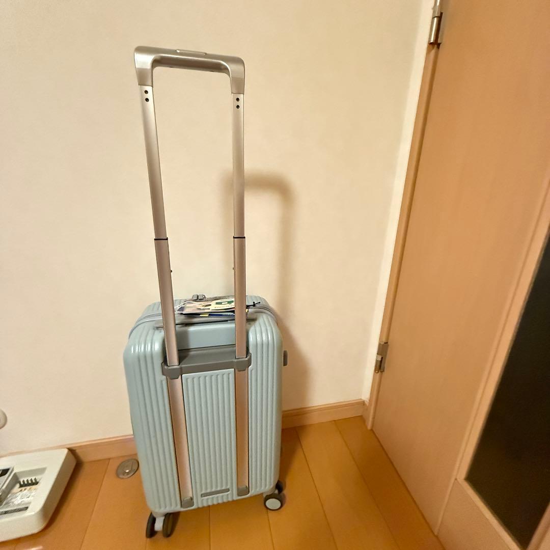 ジ*ニ様 イノベーター スーツケース 38Lペールブルー