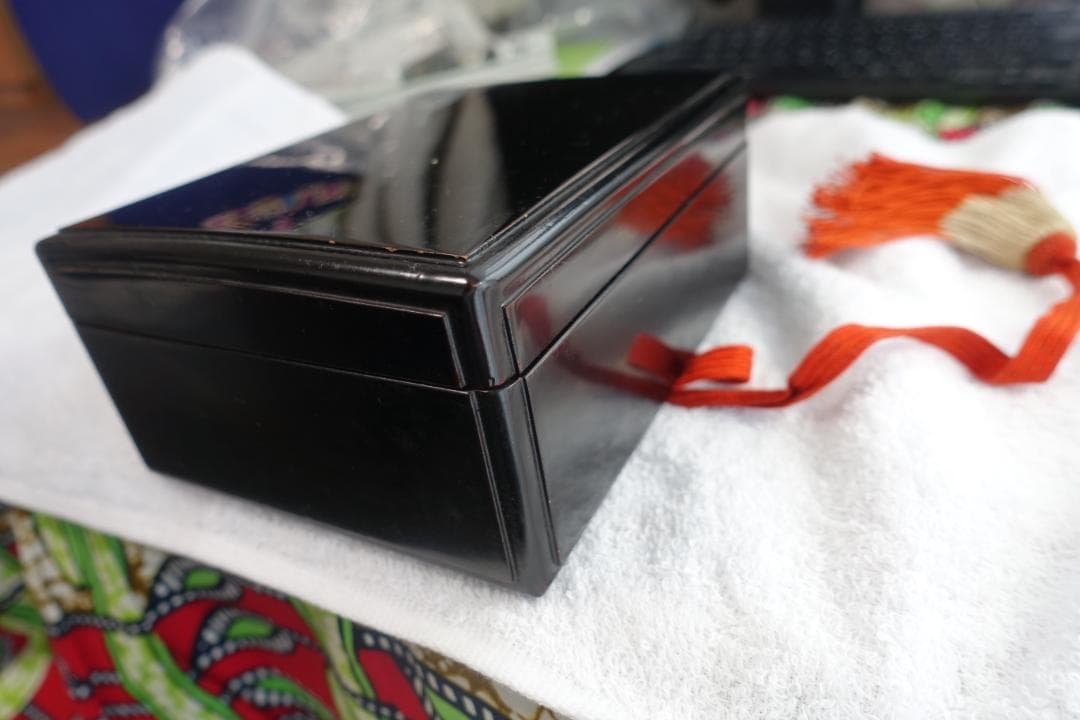 高級琴柱　　豪華箱入り　黒い木製箱 赤白房飾り付き　骨董