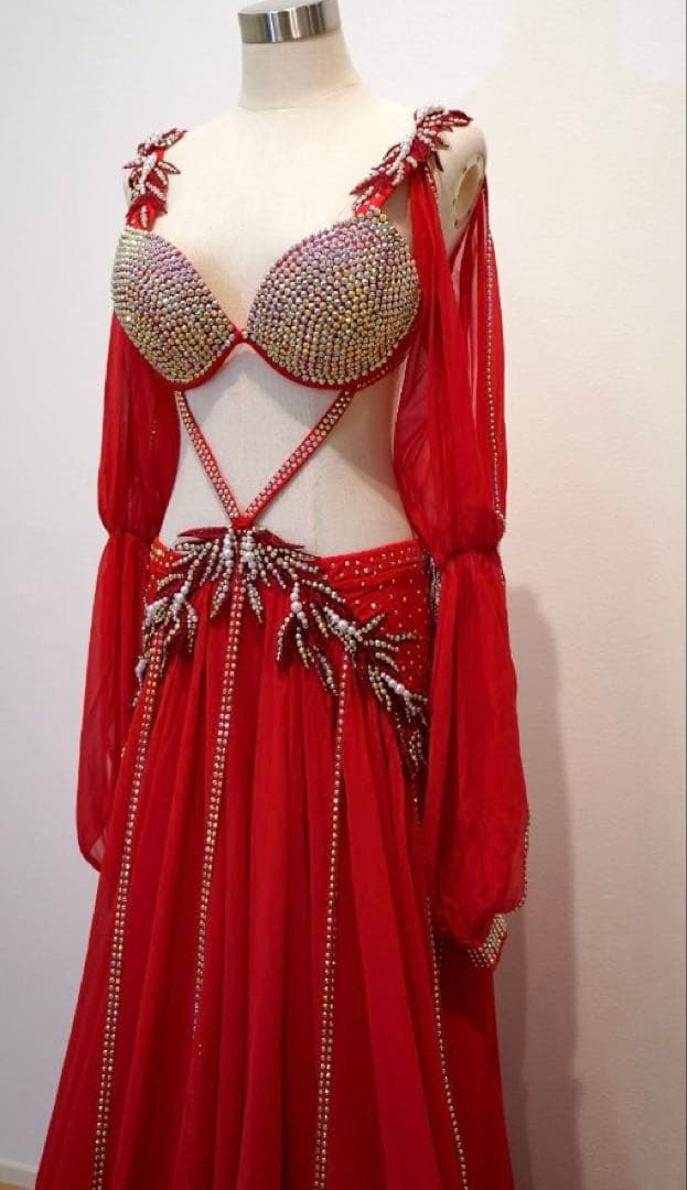 赤いベリーダンスドレス