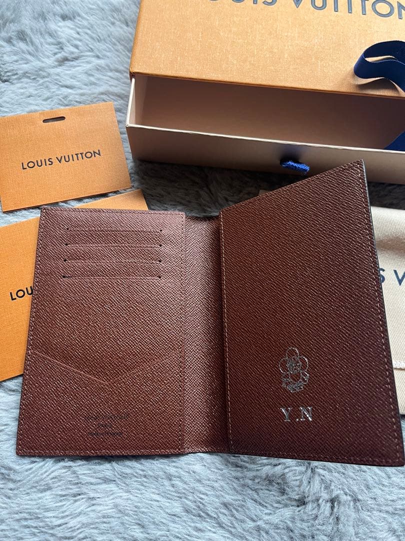 【紫津華さま専用】【新品未使用】Louis Vuitton パスポートケース
