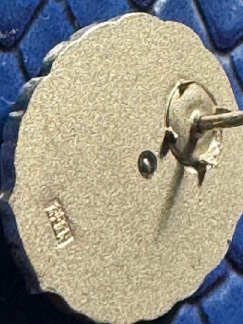 純銀刻印　菊　御紋　エマイユ　金と白　　特誂品　ビンテージピンバッジ