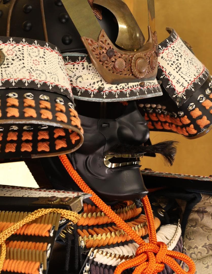 BY02　甲冑　具足　黒胴当世素掛 緋縅　鎧櫃付き　等身大　現代鎧　兜　武具