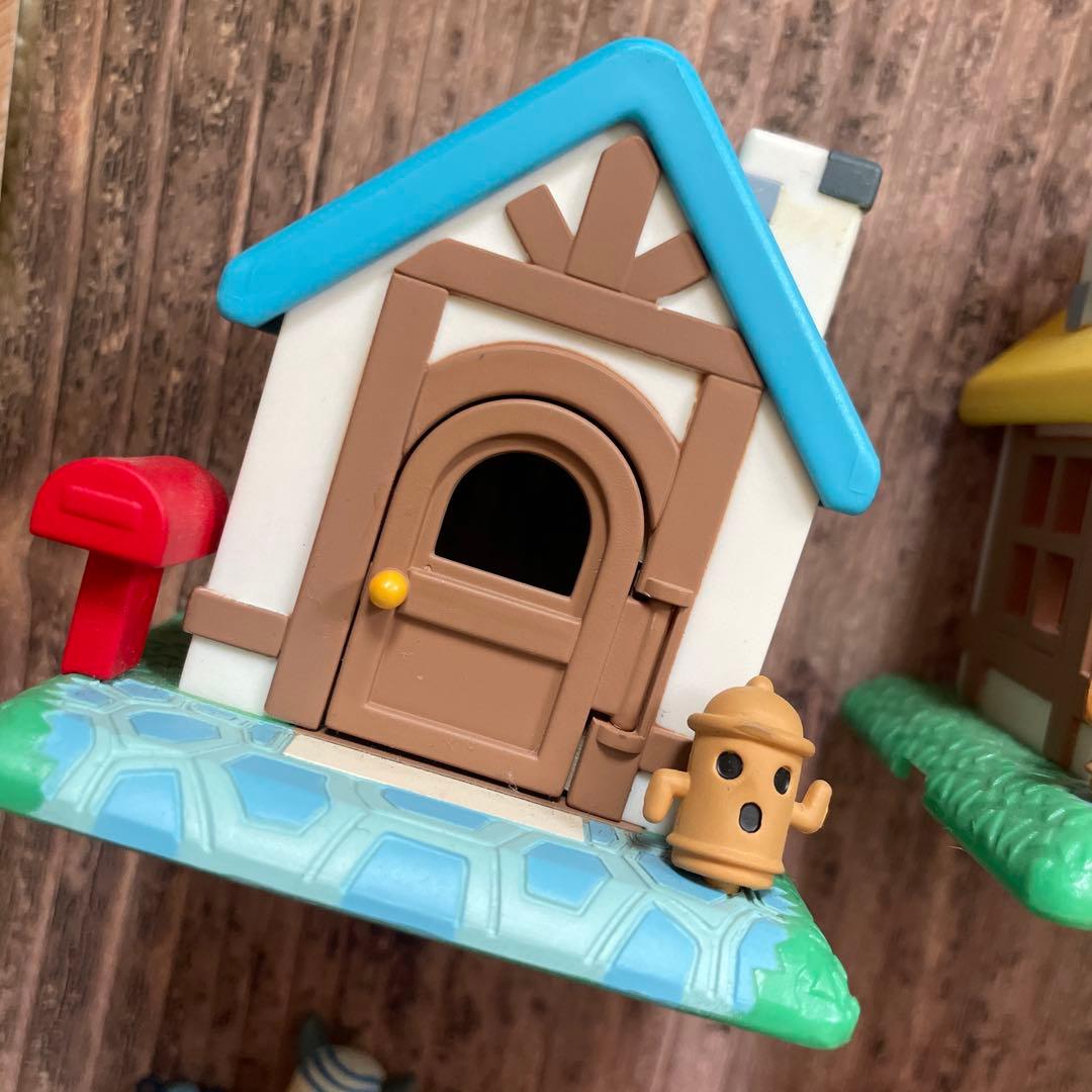 任天堂　どうぶつの森　森をつくろう　博物館　交番　家　セット　フィギュア　レア