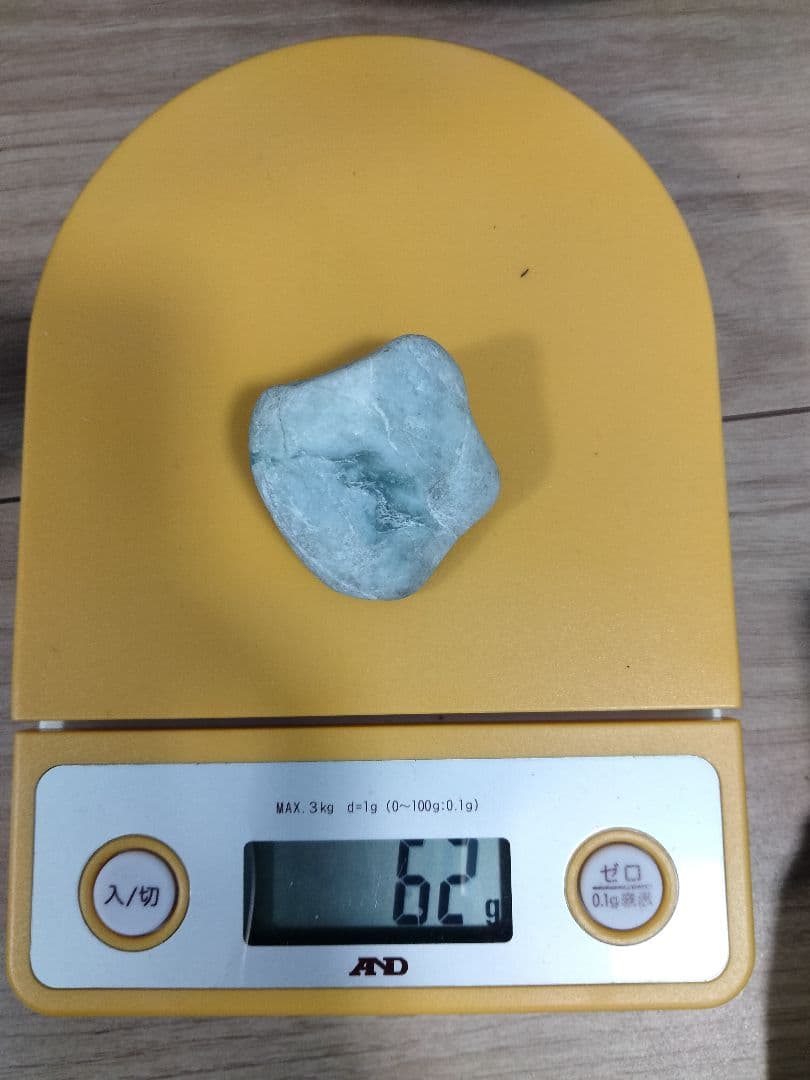 国石翡翠　新潟県 糸魚川市姫川翡翠　緑翡翠　ヒスイ　ひすい原石　翡翠