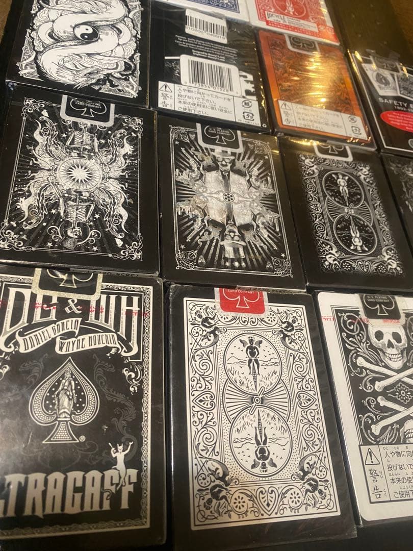 【未開封・激レア】BICYCLE Blackデザインデッキ詰め+オマケ赤・青