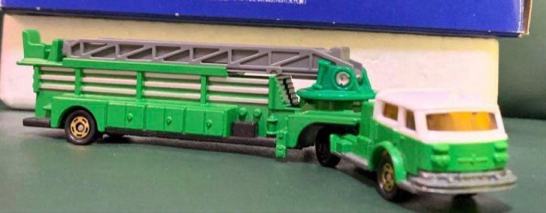 ロングトミカ アメリカン ハシゴ消防車 グリーン L10