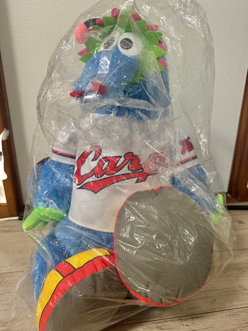 カープ スラィリー　特大ぬいぐるみ