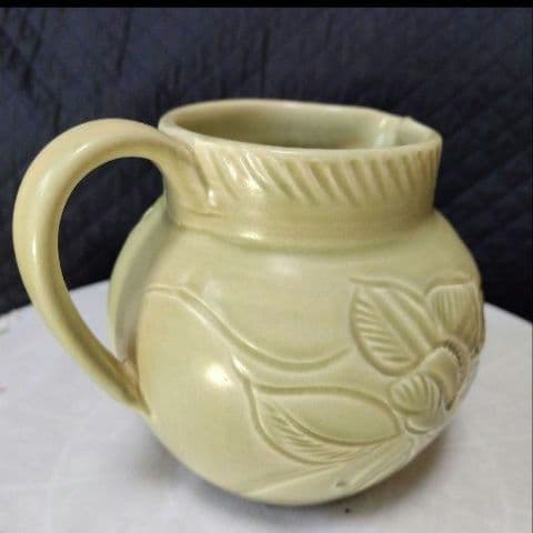 超レアー、美品、スージークーパー初期の作品、彫り物の美しい花瓶(水差し)