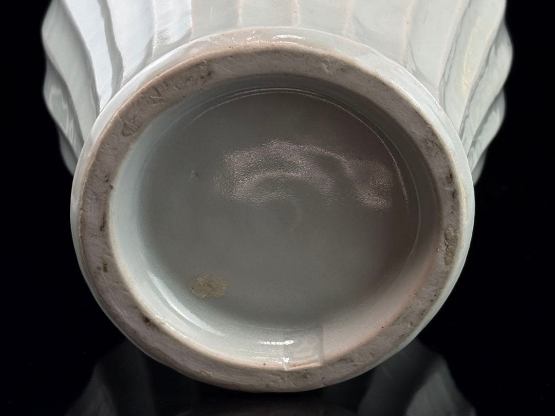 益子焼 名工【瀧田項一】作 白磁鎬手瓶子 共箱 R7112341