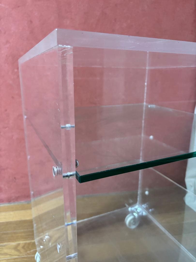 アクリル製　キャスター付き　ショーケース 棚　ガラス棚板2枚付き