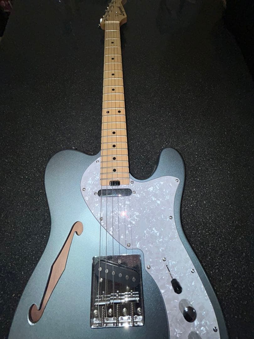 【超特価現在お値下げ中　今週まで】　セミソリッドギター