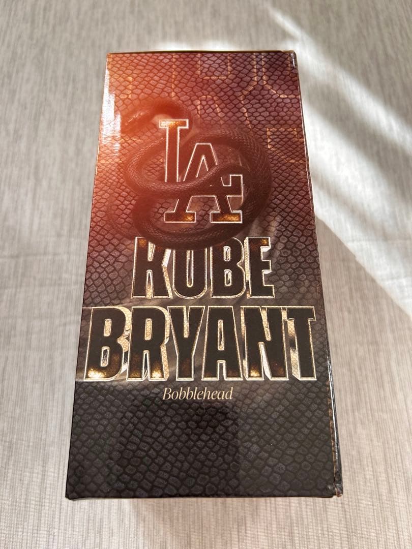 8/8 記念品コービーブライアント　ボブルヘッド　新品未開封