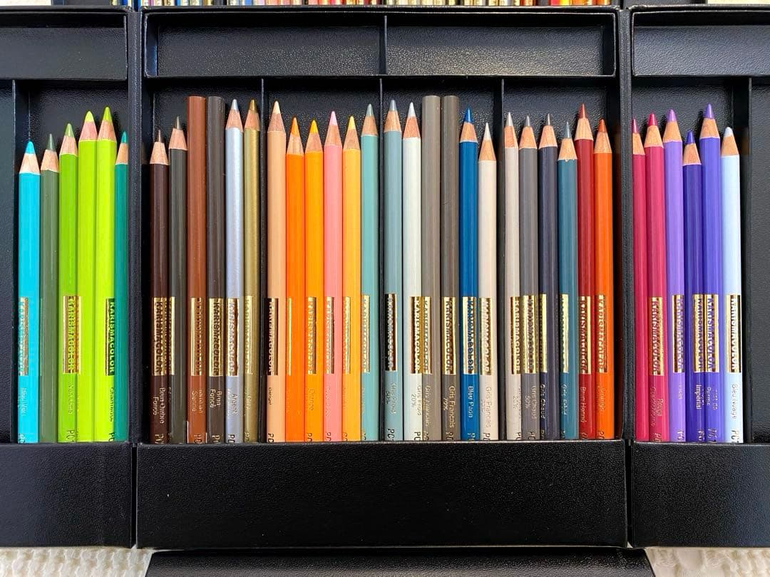 カリスマカラー　油性色鉛筆110色、ブレンダー2本 ×３袋、シャープナー3個