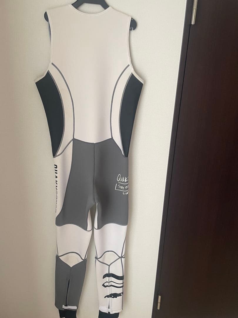 新品　ウェットスーツ　ホワイト