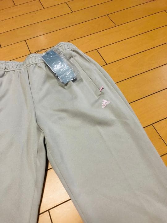 2＊未使用＊adidas トレーニングウェア　上下　ライトベージュ×ピンク