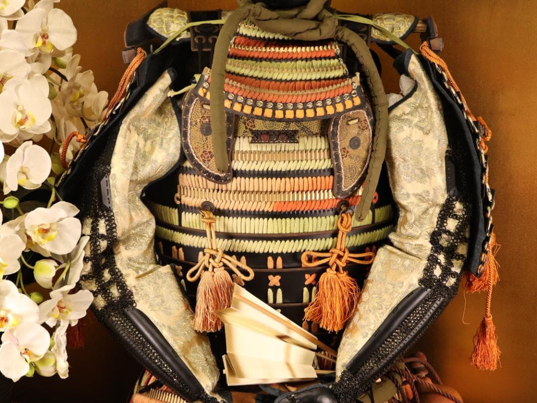 BY10　甲冑　具足　剣独鈷紋前立　黒胴当世素掛 緋縅　鎧櫃付き　等身大　武具