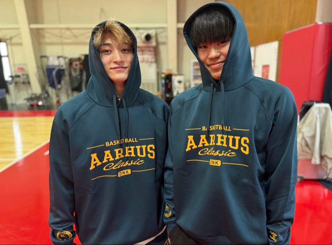 2【美品】hummel スウェットパーカー　名古屋ダイヤモンドドルフィンズ