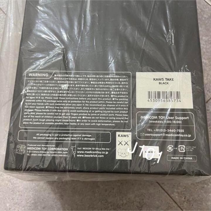 KAWS Take Vinyl Figure Black カウズ フィギュア