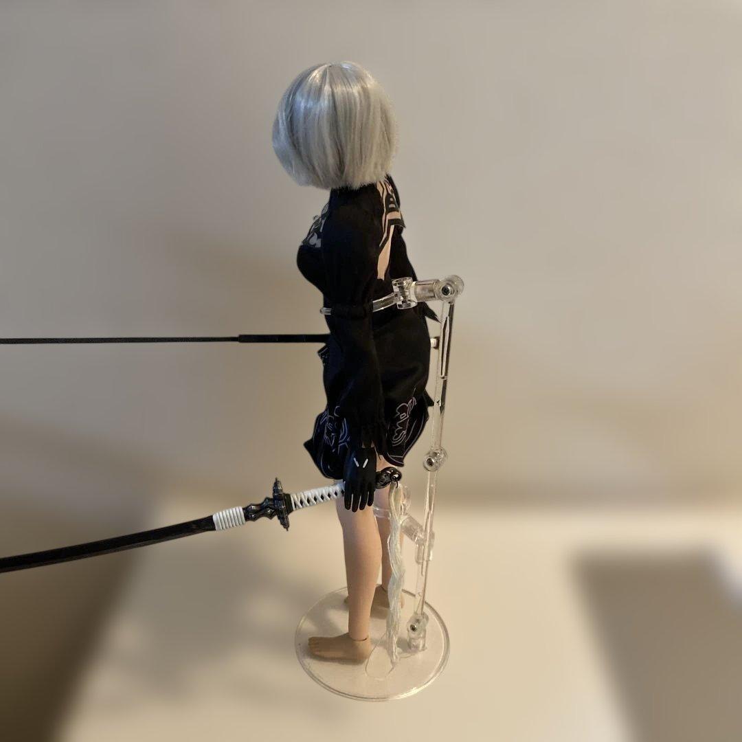 2B フィギュア 黒衣装 刀付き　1/6 シームレス