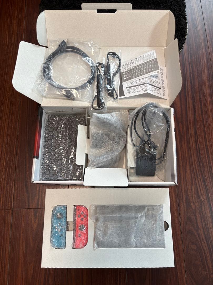 【美品】Nintendo Switch 本体 ネオンブルー・ネオンレッド